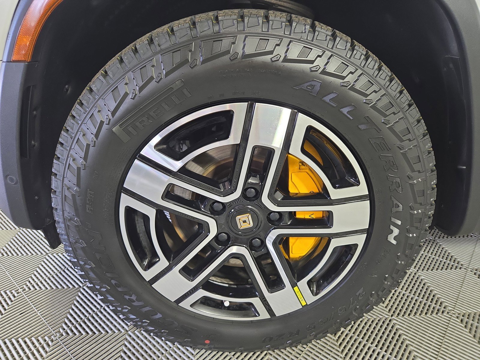 Used 2022 Rivian R1S Launch Edition image 9