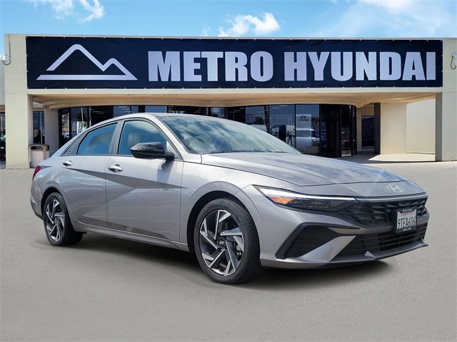 Certified 2025 Hyundai Elantra Sport image 1