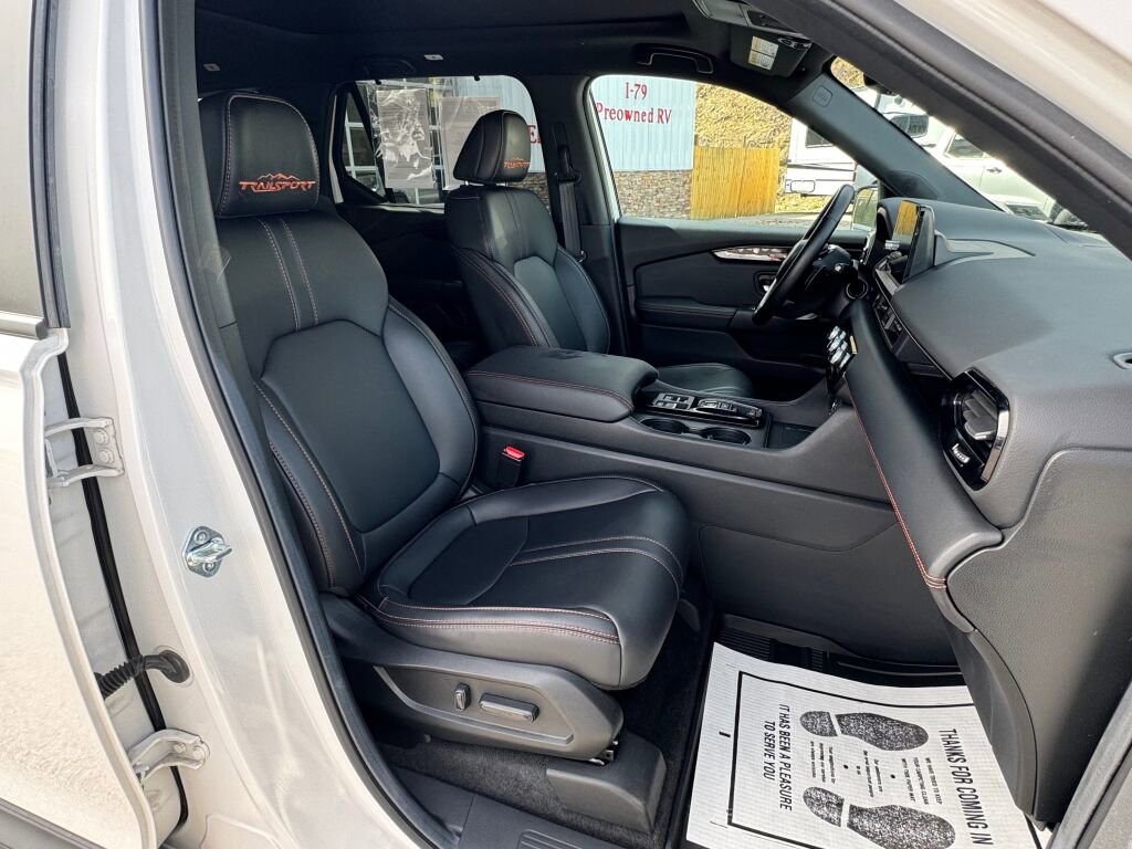 Used 2025 Honda Pilot TrailSport image 24
