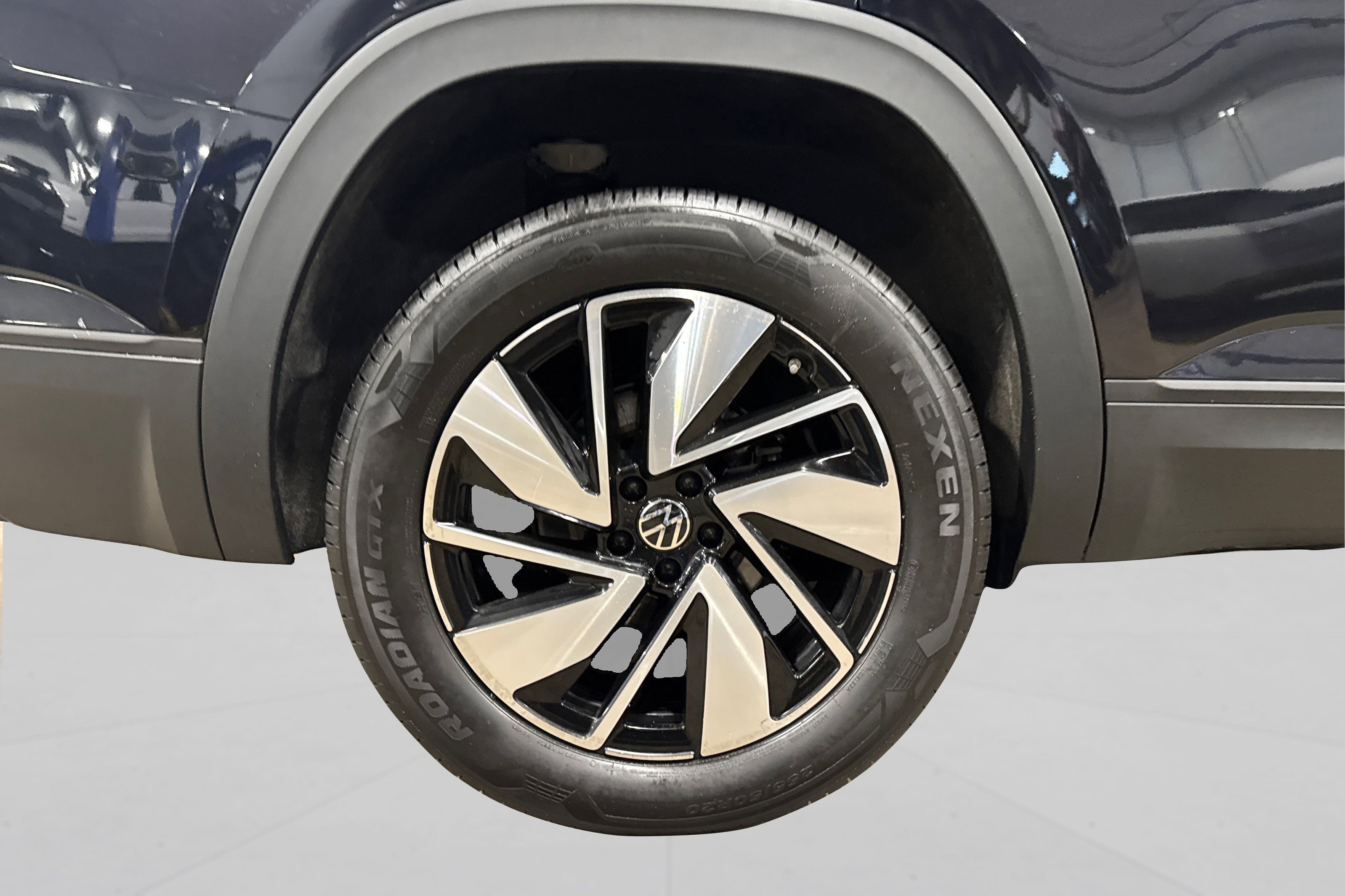 Used 2025 Volkswagen Atlas SE image 53