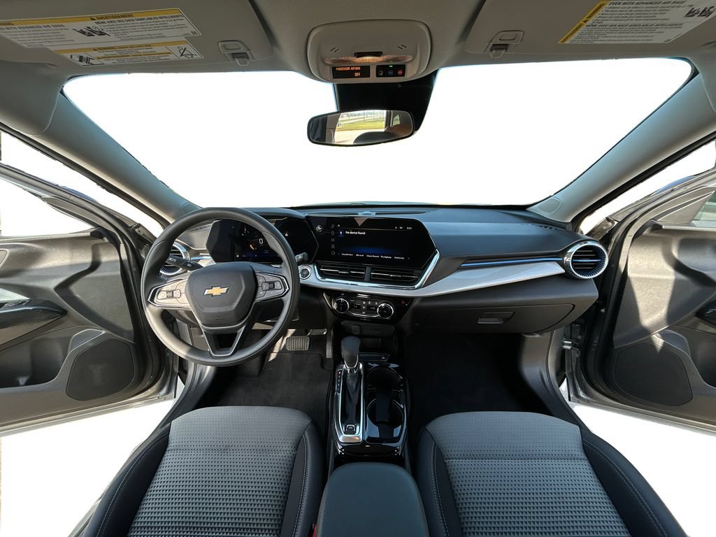 Used 2026 Chevrolet Trax LT FWD image 12