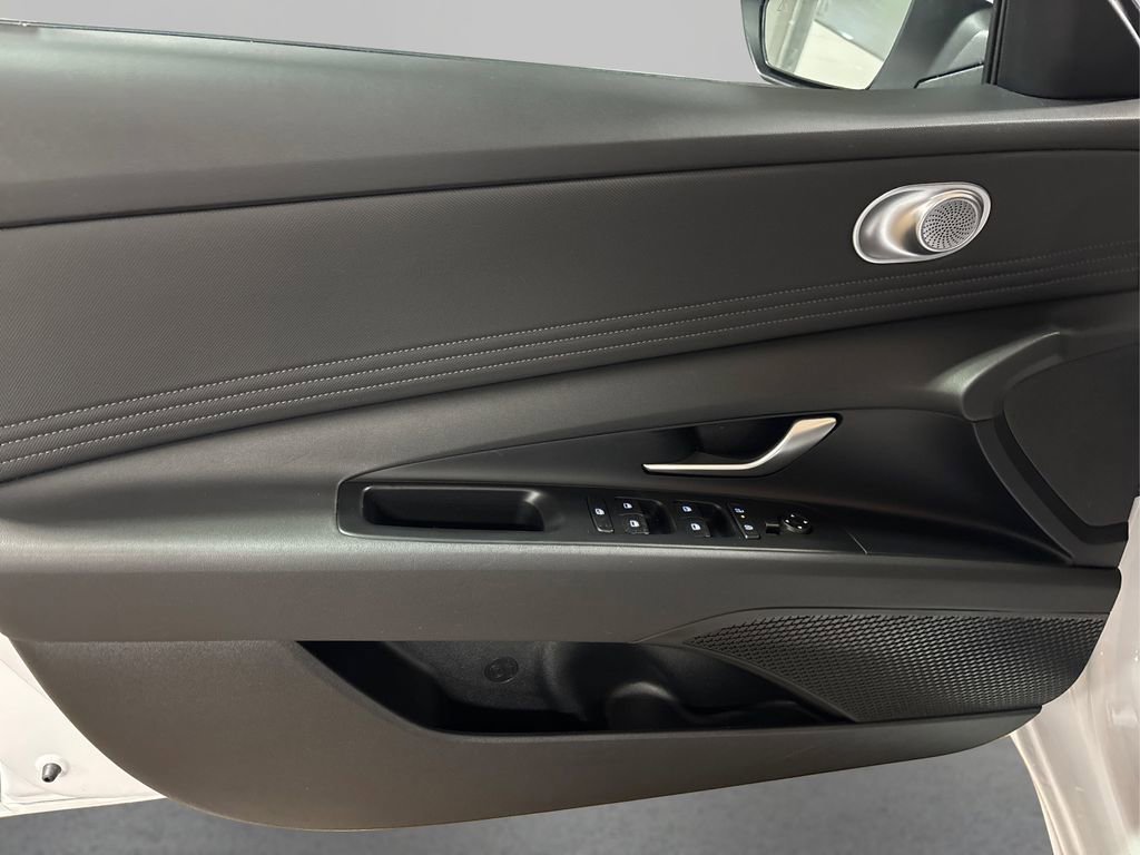 Certified 2025 Hyundai Elantra SEL image 24