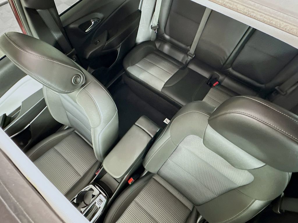 Used 2024 Chevrolet Trax LT w/ Sunroof Package image 21