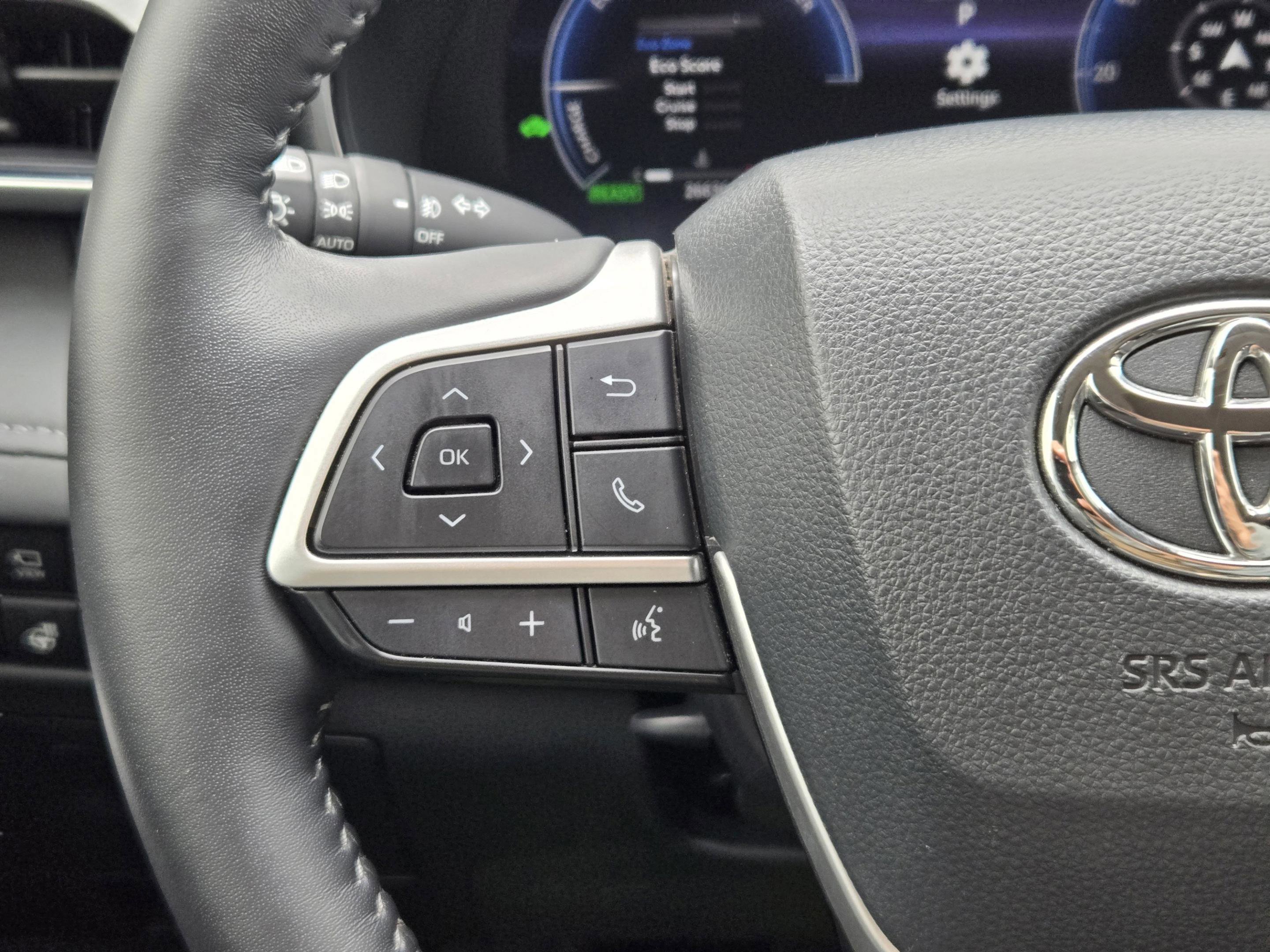 Used 2025 Toyota Highlander Platinum AWD/4WD image 25
