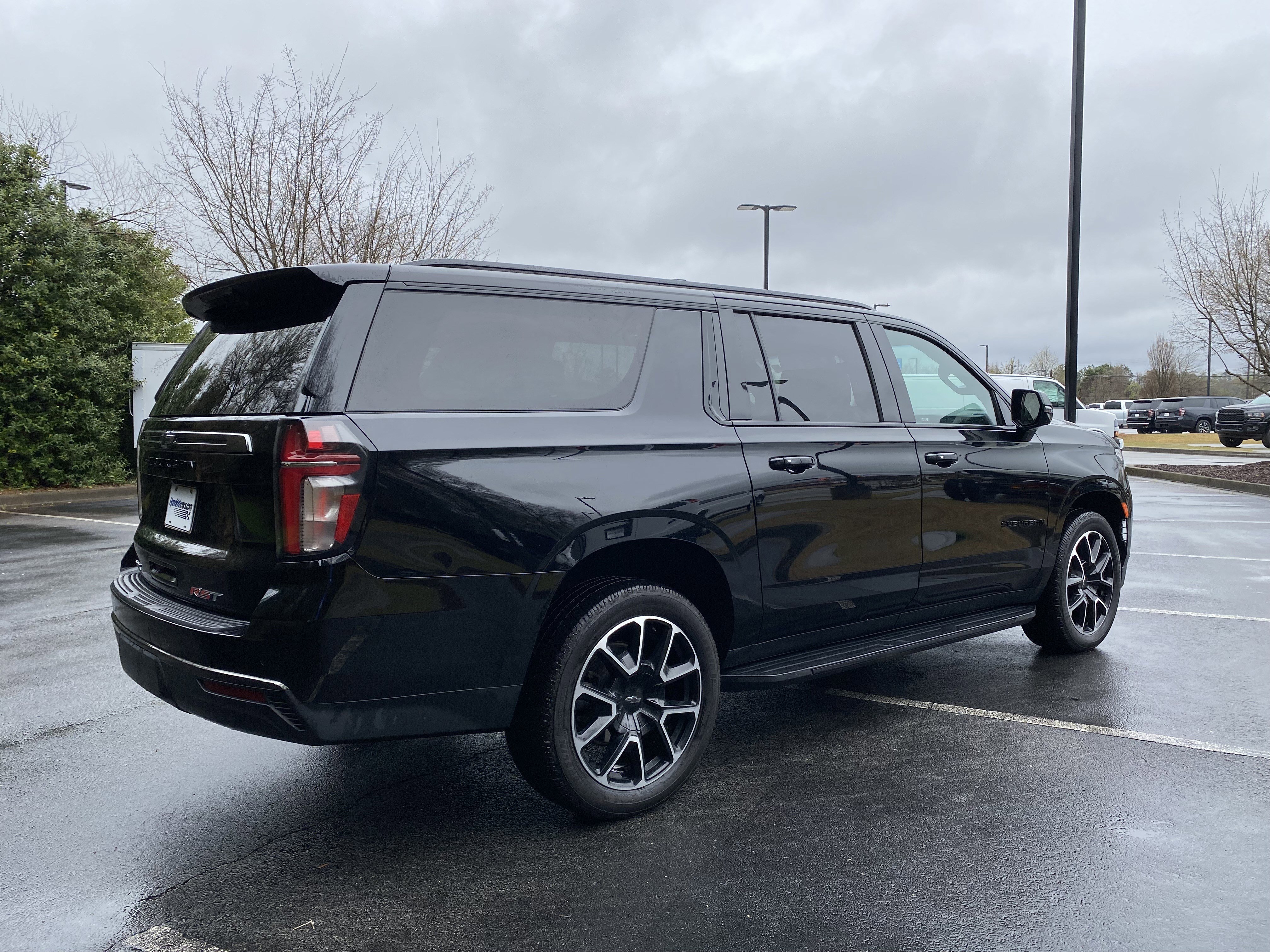 Used 2021 Chevrolet Suburban RST w/ Luxury Package image 9