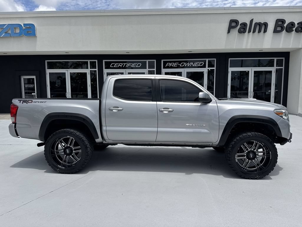 Used 2017 Toyota Tacoma TRD Sport w/ Tow Package RWD image 5