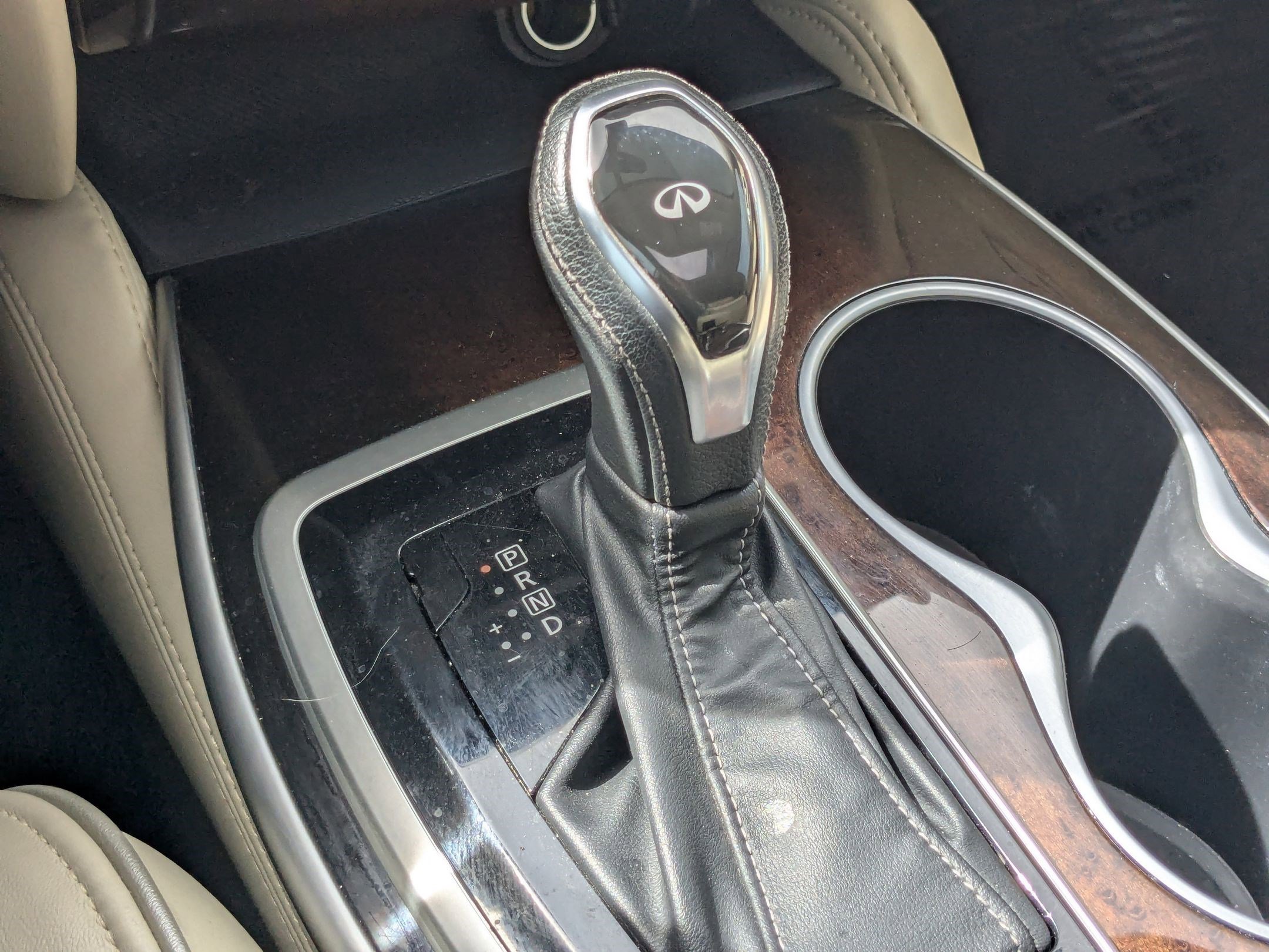 Used 2017 INFINITI QX60 Luxe w/ Deluxe Technology Package image 29