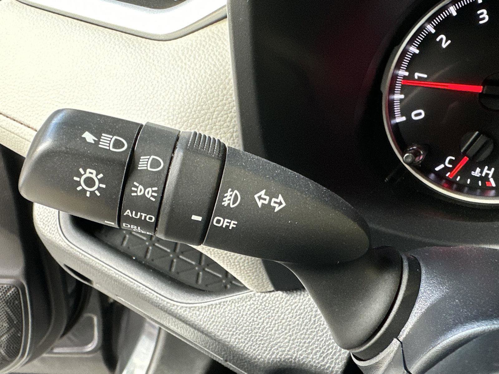 Used 2022 Toyota RAV4 XLE Premium image 12