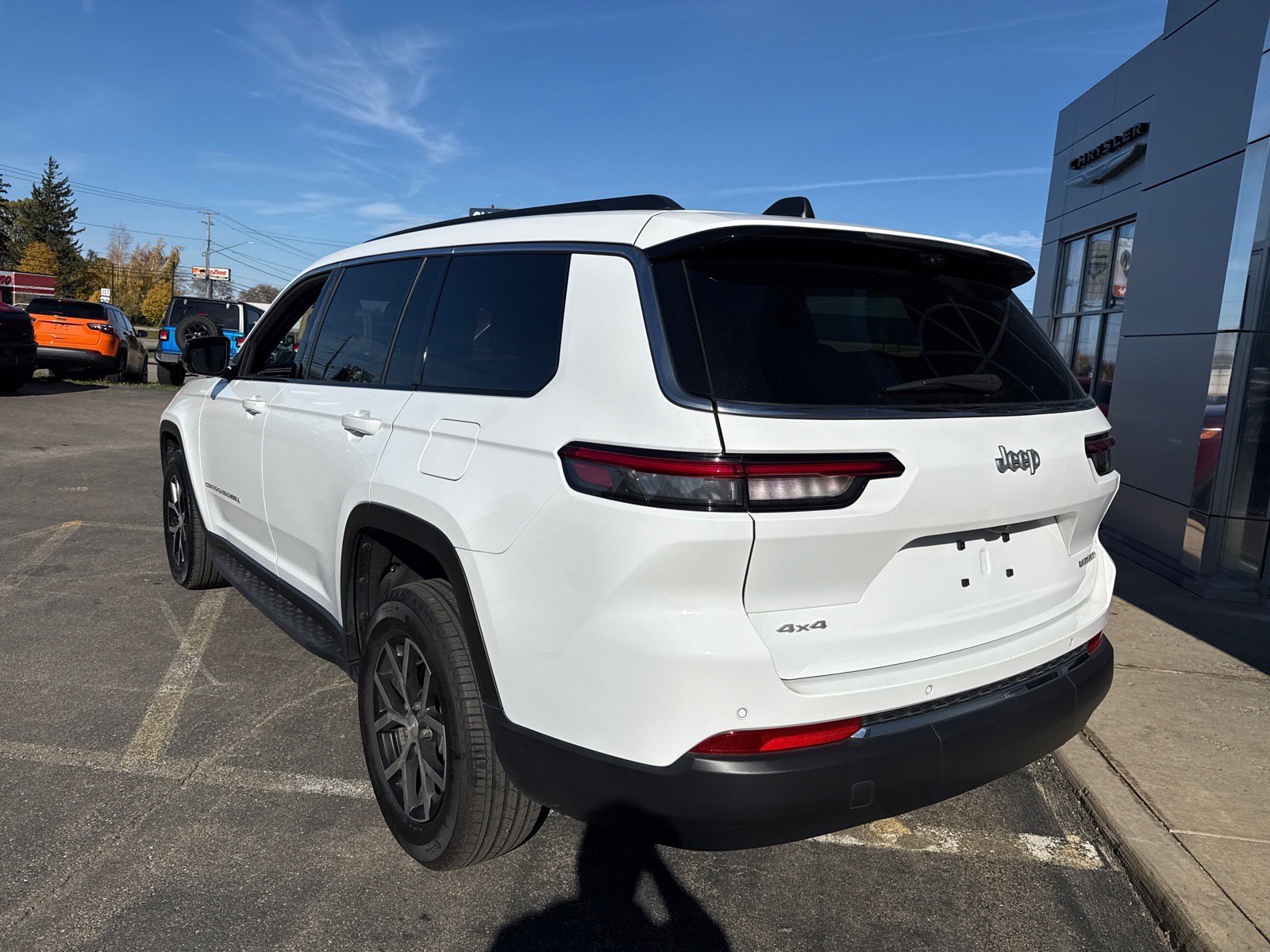 Used 2025 Jeep Grand Cherokee L Limited w/ Luxury Tech Group II AWD/4WD image 3