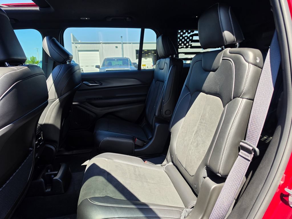Used 2025 Jeep Grand Cherokee L Altitude AWD/4WD image 33