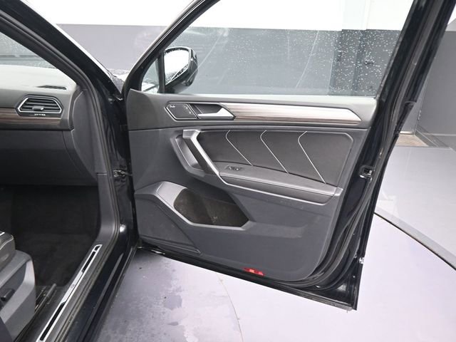 Used 2022 Volkswagen Tiguan SEL R-Line image 12