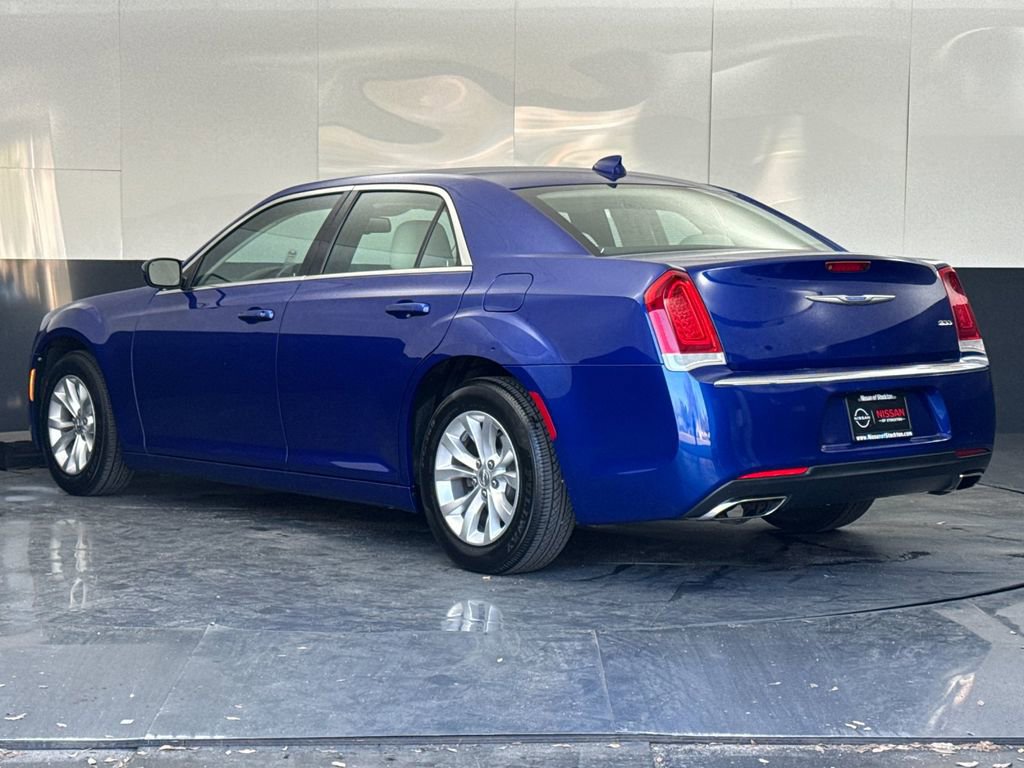 Used 2019 Chrysler 300 Touring image 5