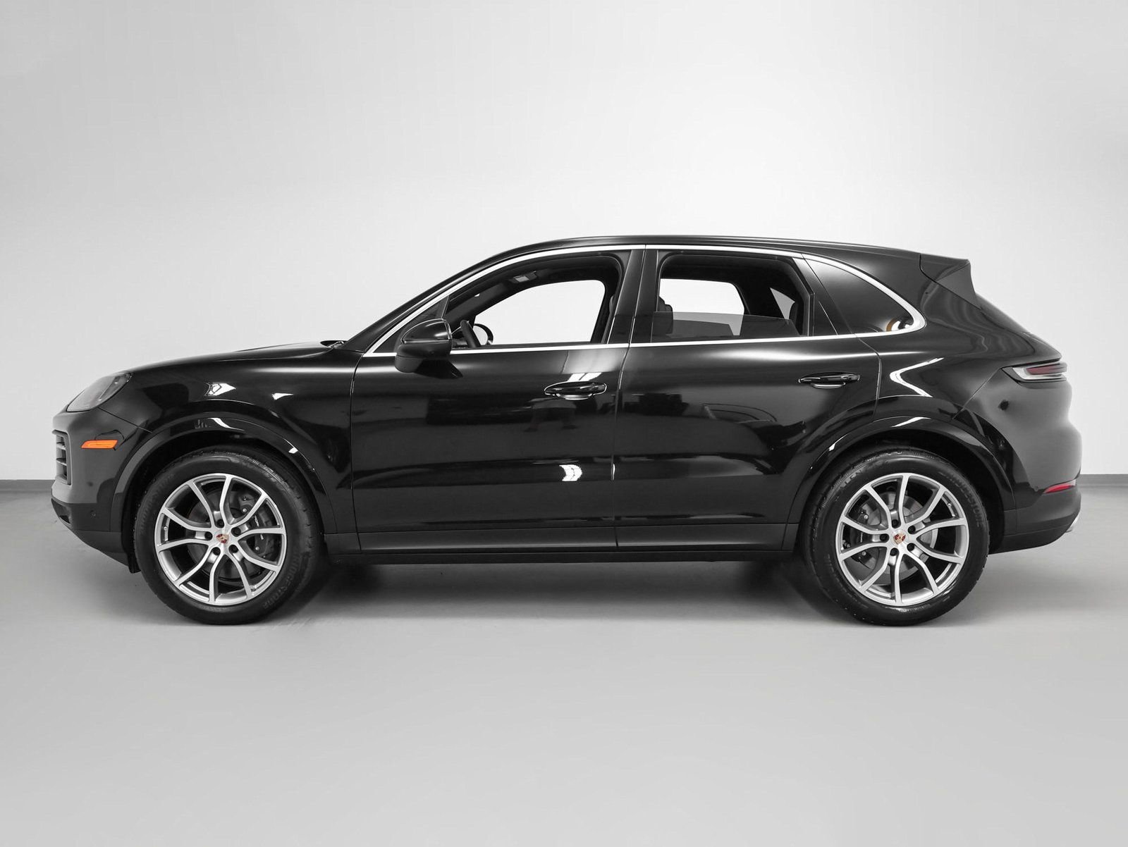 Certified 2025 Porsche Cayenne image 2