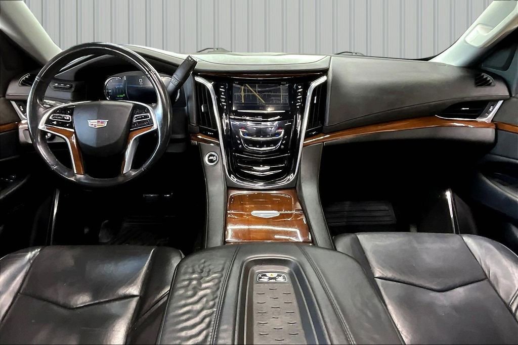 Used 2017 Cadillac Escalade Luxury AWD/4WD image 7