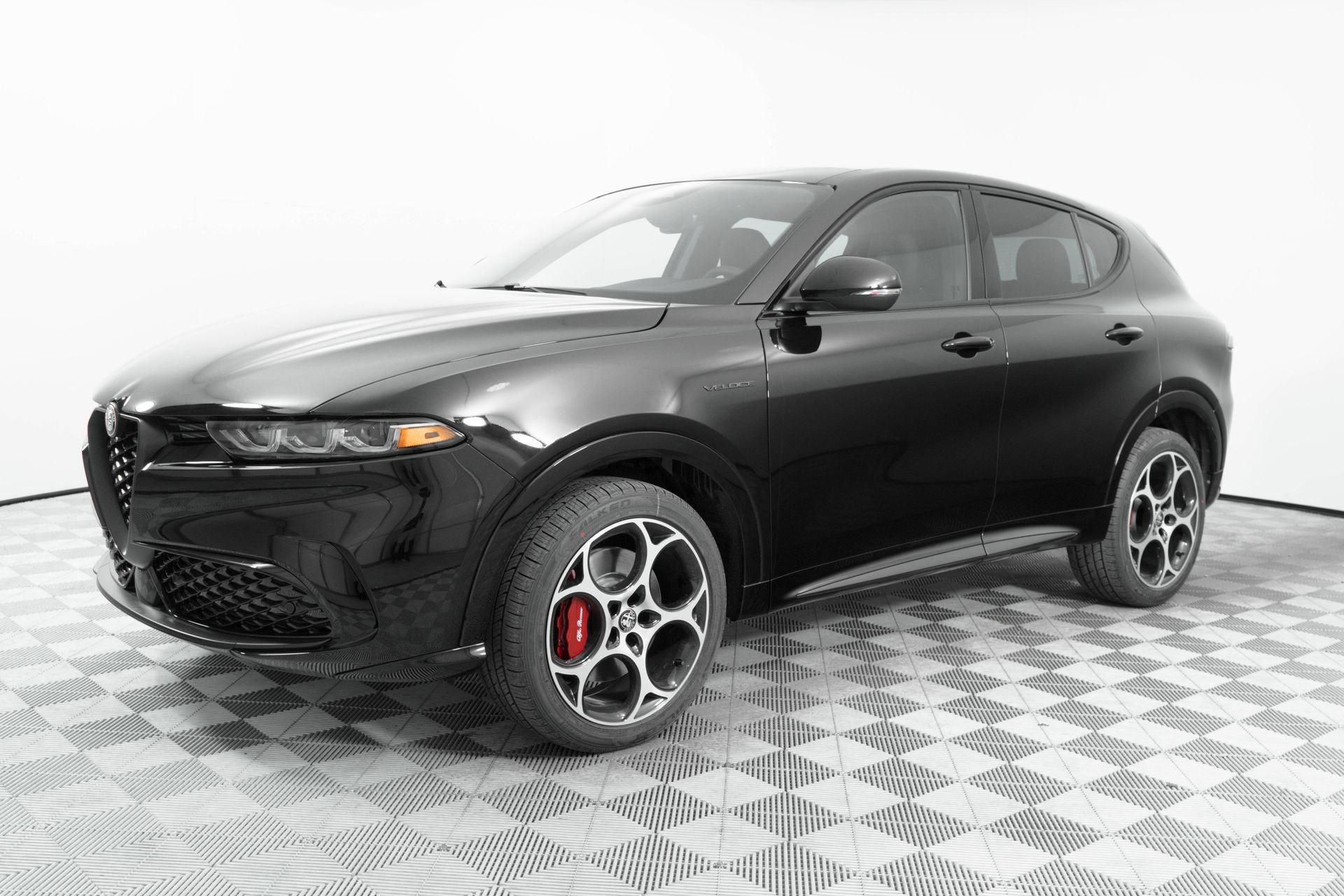 New 2025 Alfa Romeo Tonale w/ Premium Package AWD/4WD image 3