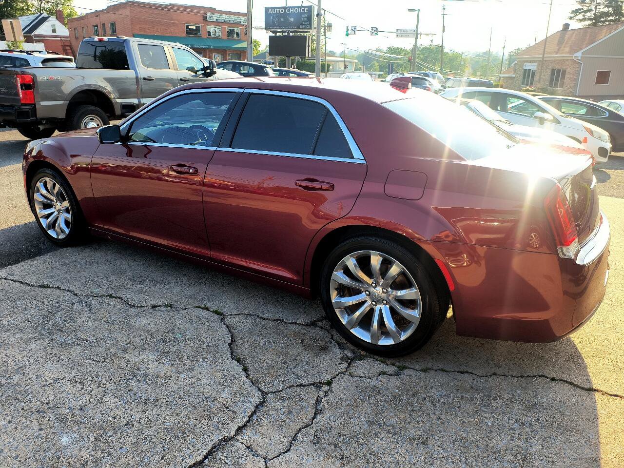 Used 2019 Chrysler 300 Touring w/ Chrome Appearance Package image 9