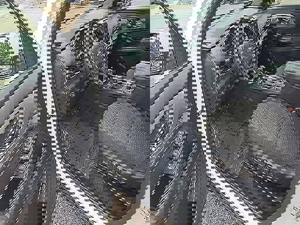 Used 2023 Chevrolet Traverse LT image 14