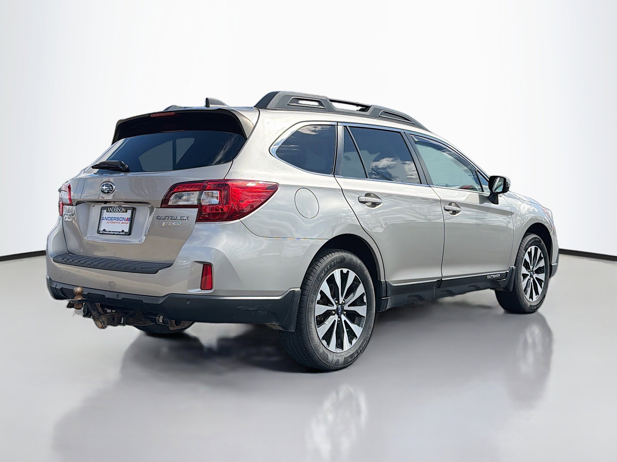 Used 2017 Subaru Outback 2.5i Limited AWD/4WD image 2