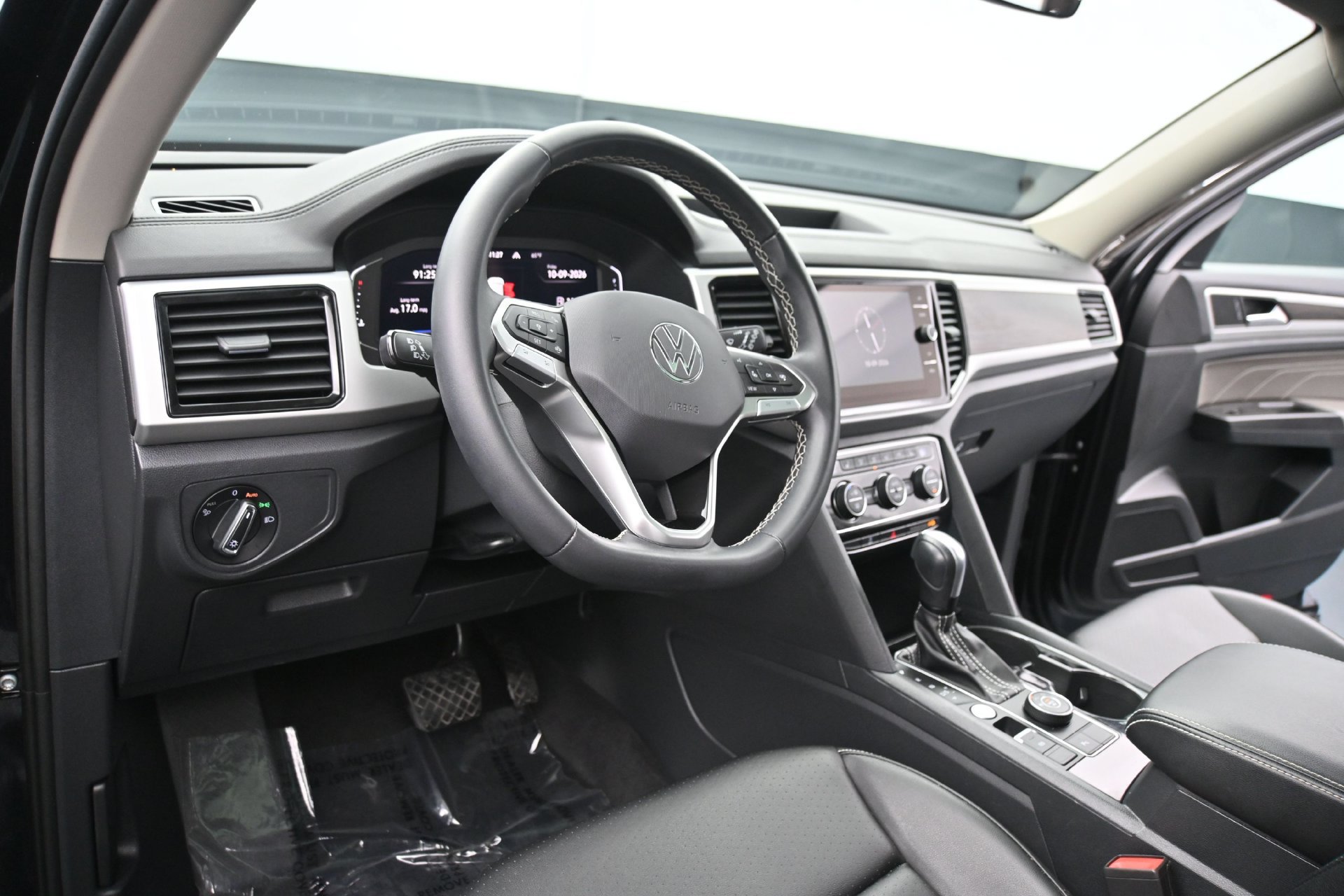 Used 2023 Volkswagen Atlas SE w/ Panoramic Sunroof Package AWD/4WD image 23