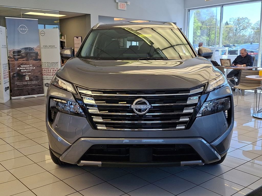 Certified 2025 Nissan Rogue SL w/ SL Premium Package AWD/4WD image 2