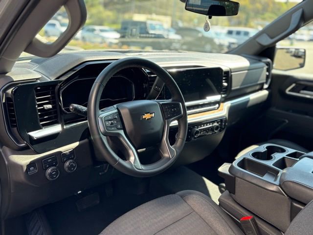 Used 2024 Chevrolet Silverado 1500 LT AWD/4WD image 16