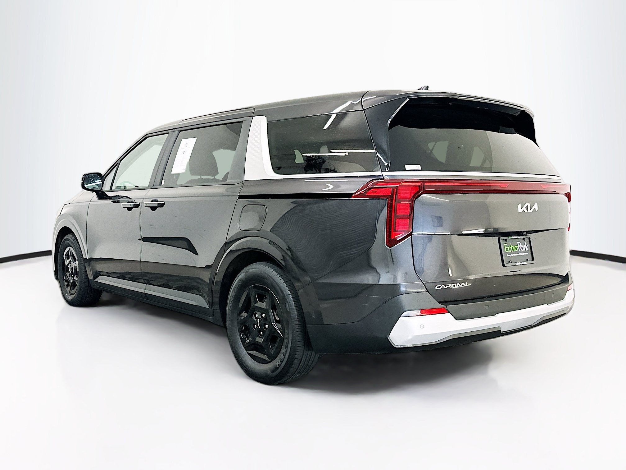 Used 2026 Kia Carnival FWD image 5