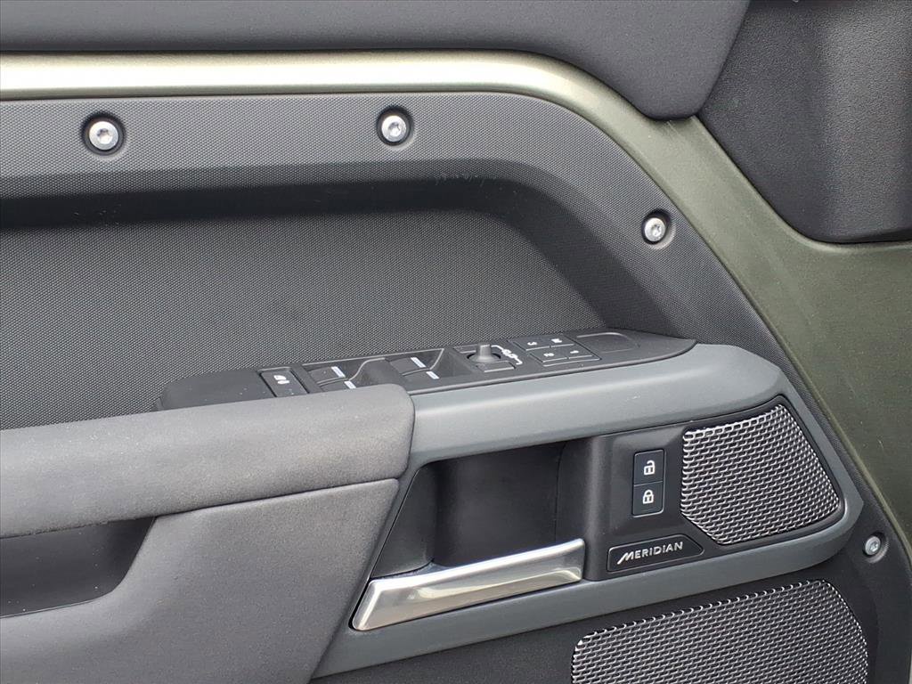 Certified 2023 Land Rover Defender 110 X-Dynamic SE image 10