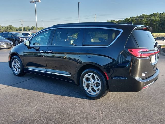 Used 2023 Chrysler Pacifica Limited FWD image 5