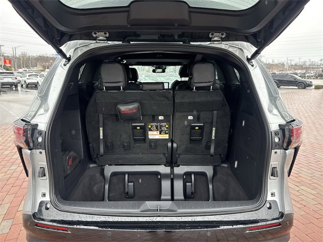 Used 2025 Toyota Sienna Platinum image 27