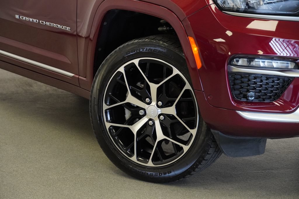Certified 2025 Jeep Grand Cherokee Summit AWD/4WD image 4