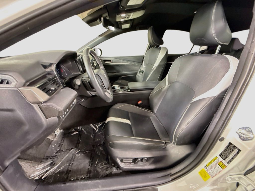 Used 2025 Toyota Camry SE w/ Convenience Package FWD image 21
