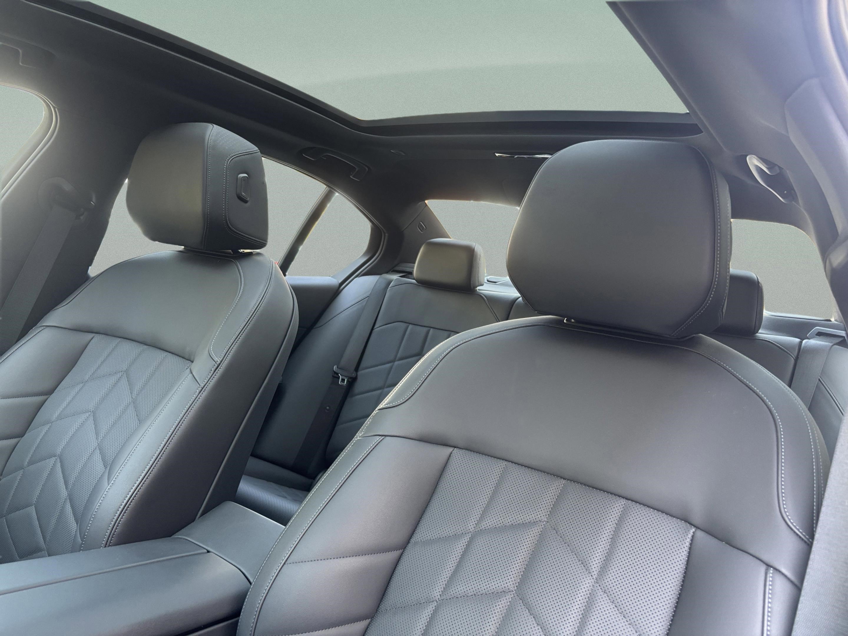 Used 2024 BMW i5 M60 w/ Premium Package image 19