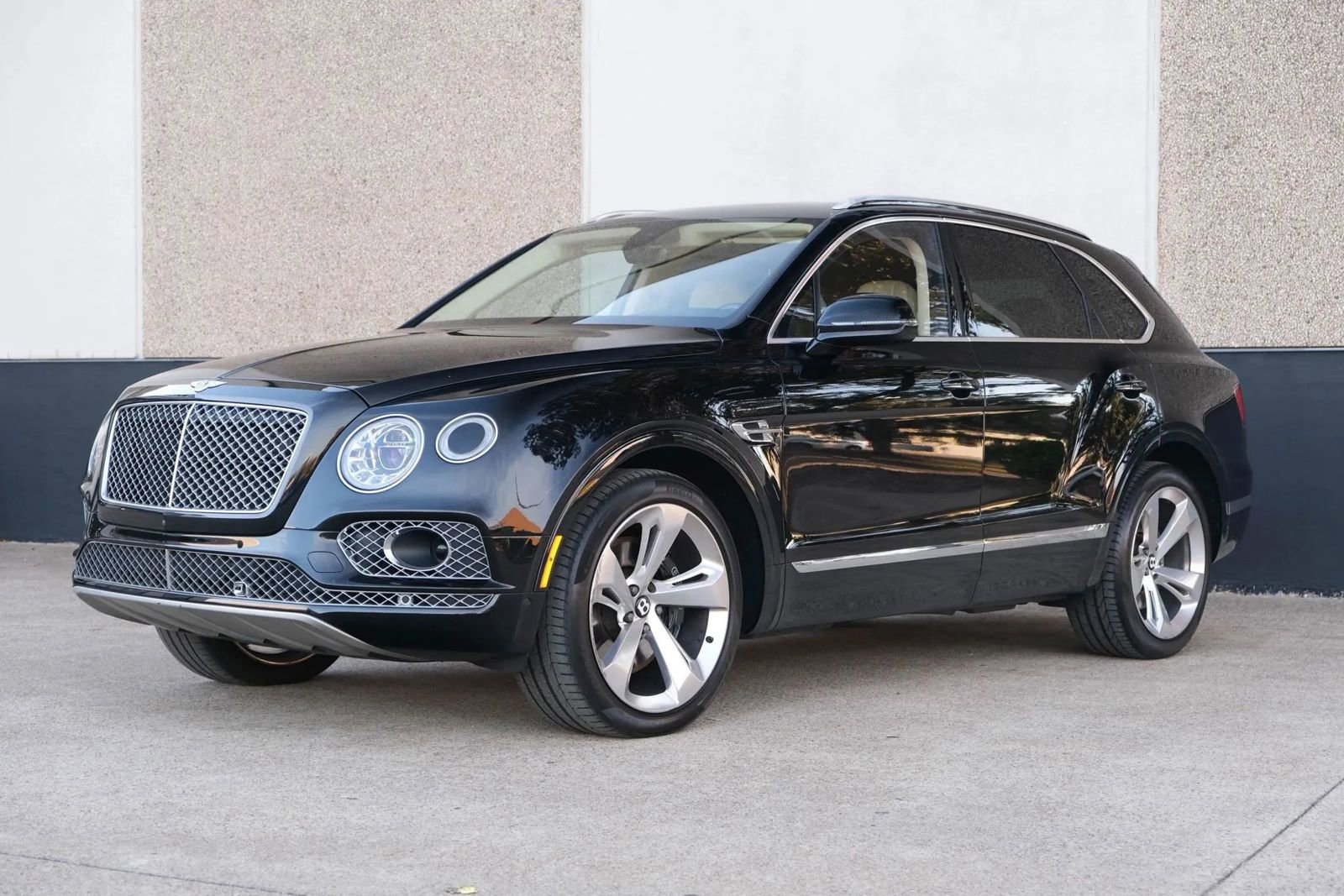 Used 2018 Bentley Bentayga image 5
