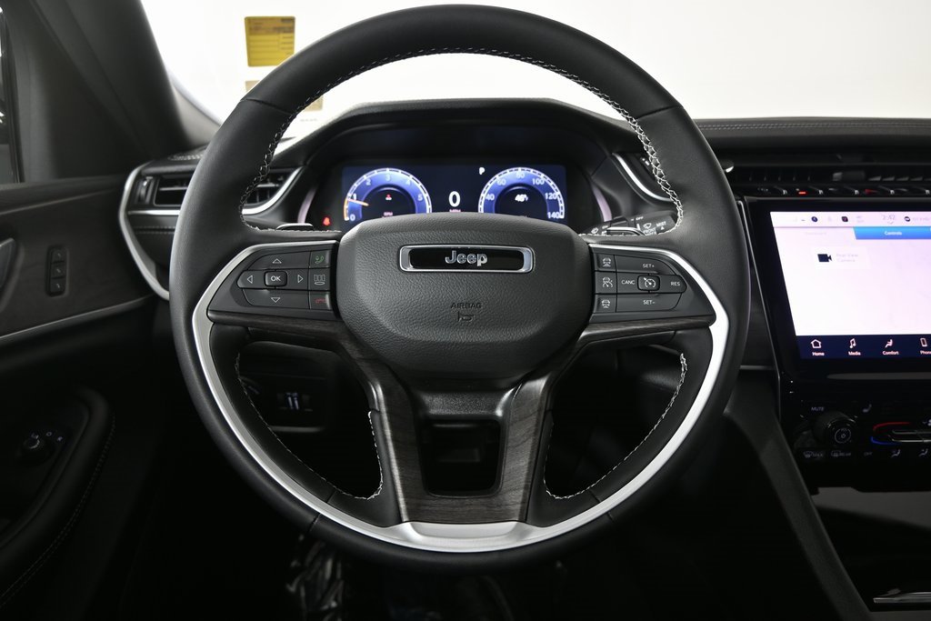 New 2025 Jeep Grand Cherokee Limited w/ Trailer Tow Package image 33