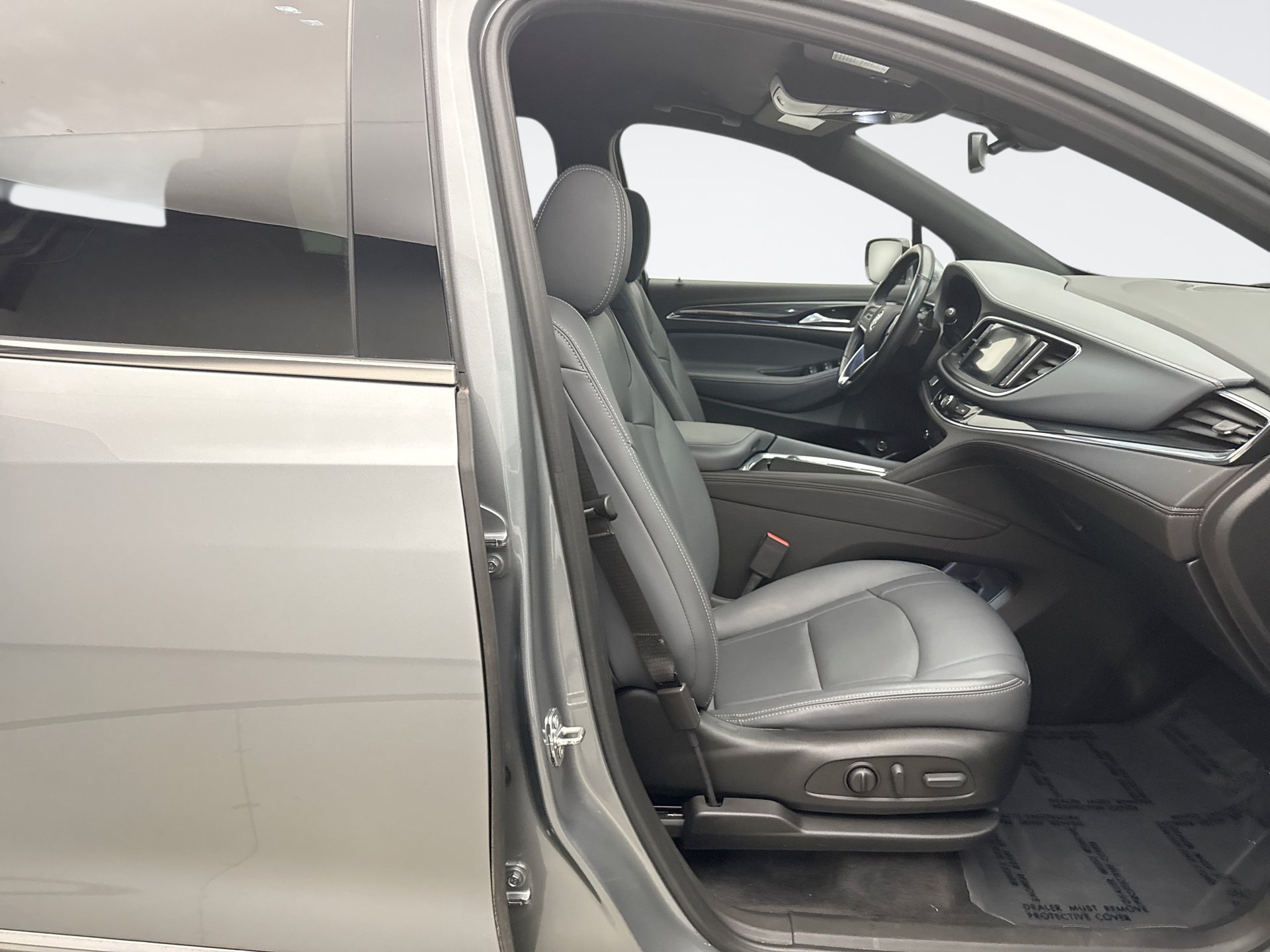 Used 2023 Buick Enclave Essence AWD/4WD image 17