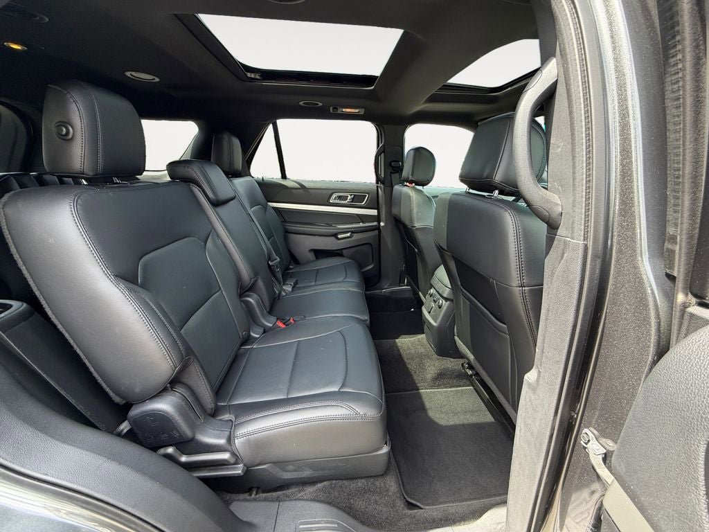 Used 2017 Ford Explorer XLT w/ Equipment Group 202A AWD/4WD image 24