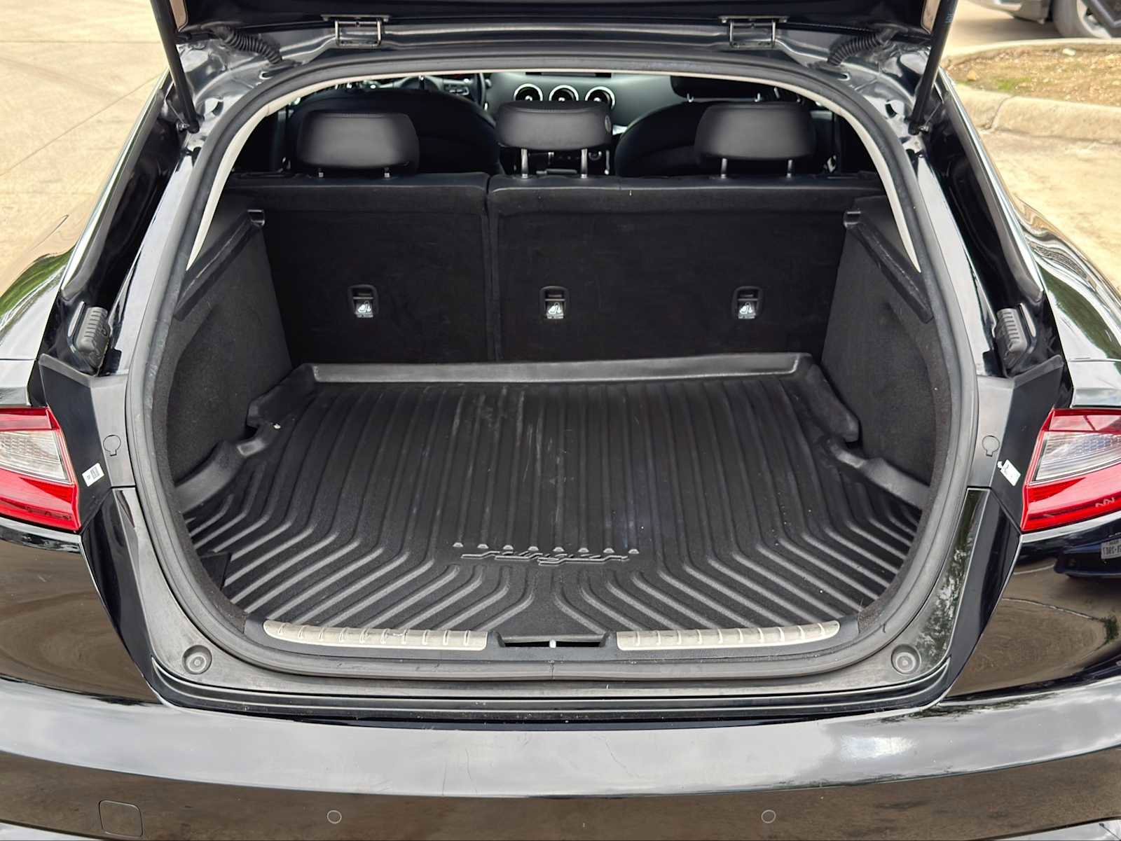 Used 2019 Kia Stinger RWD image 7