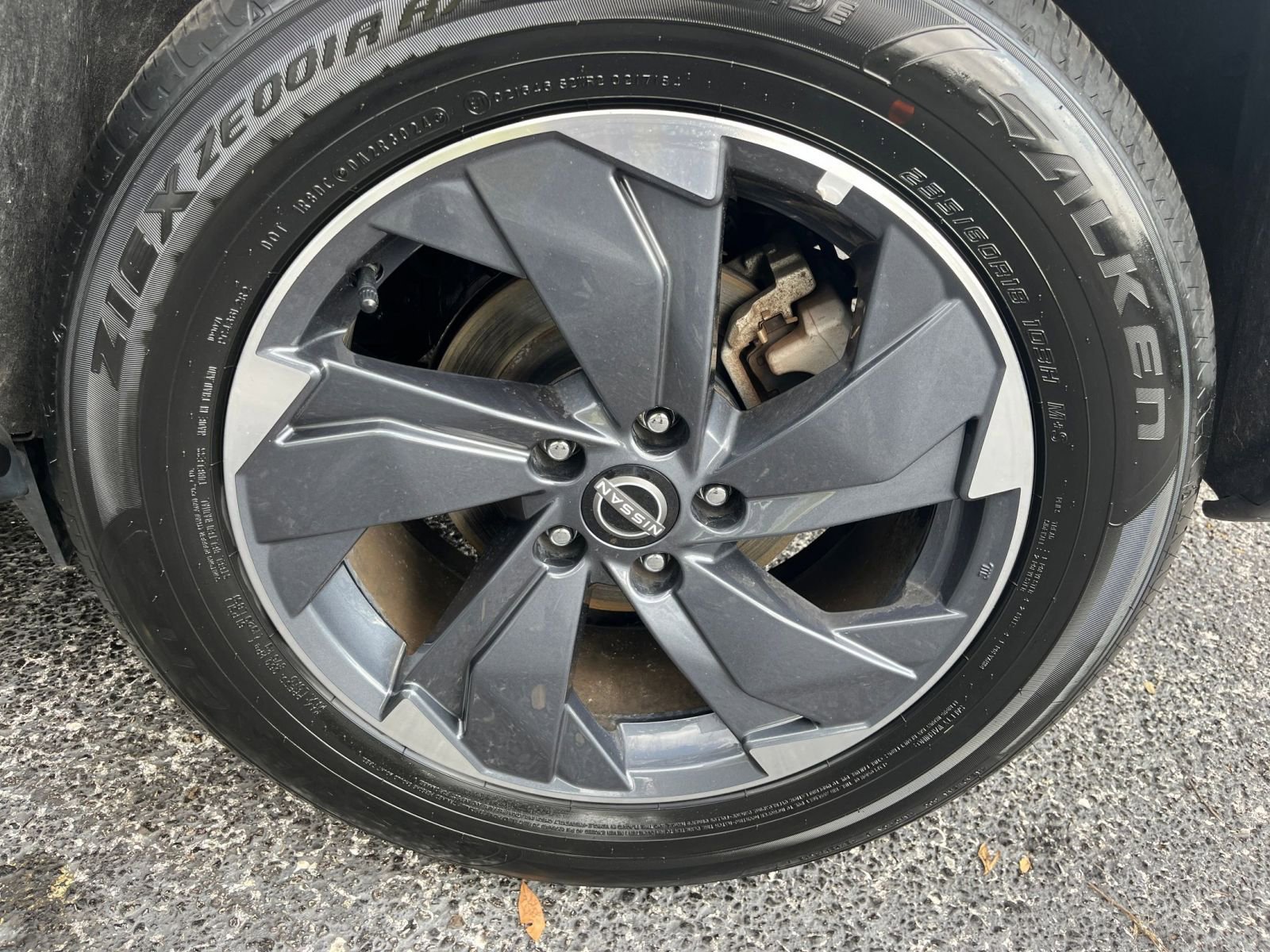 Used 2025 Nissan Rogue SV FWD image 31