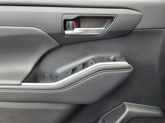 Certified 2024 Toyota Highlander XLE image 21