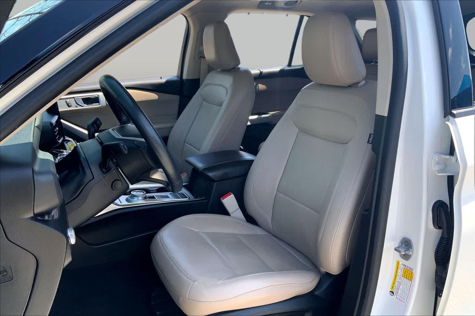 Used 2022 Ford Explorer Limited w/ Equipment Group 301A RWD image 8