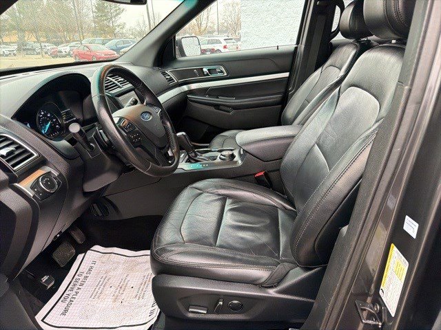 Used 2016 Ford Explorer XLT w/ Equipment Group 202A image 11