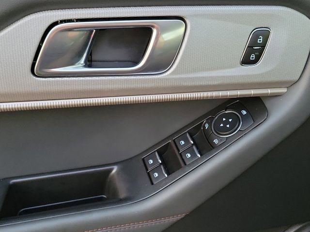 Used 2025 Ford Explorer Active w/ Active Comfort Package image 13