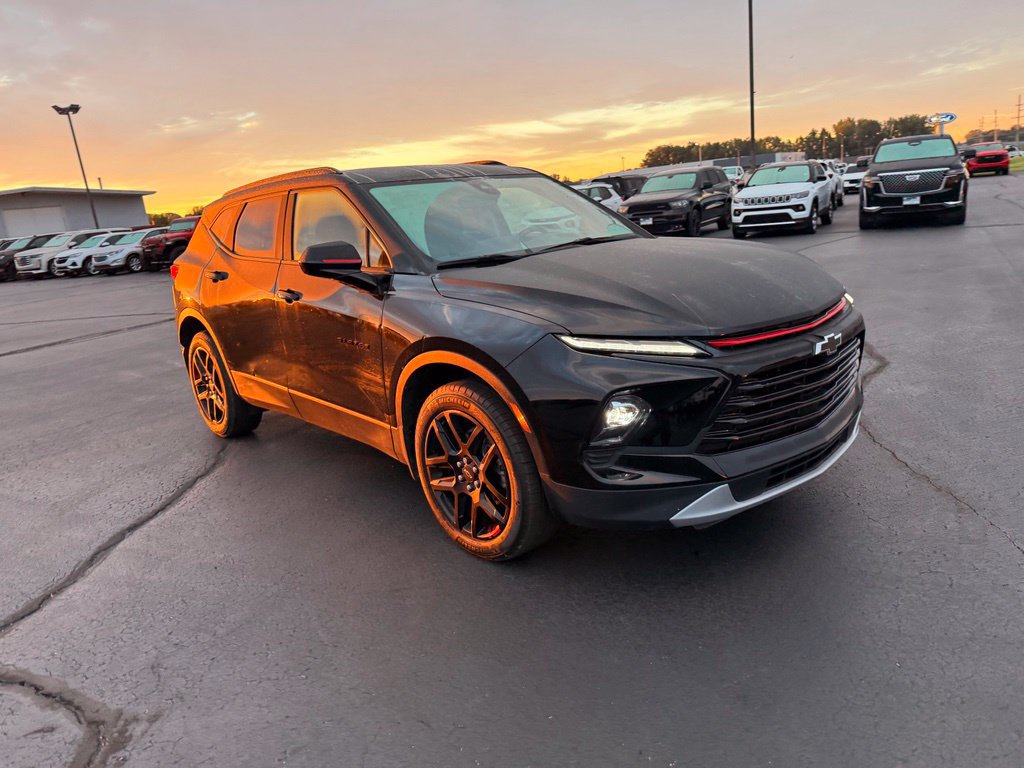 Used 2025 Chevrolet Blazer LT w/ Redline Edition FWD image 5