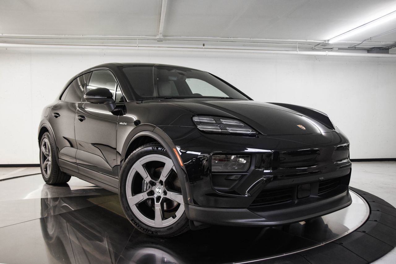 Certified 2025 Porsche Macan Electric image 9