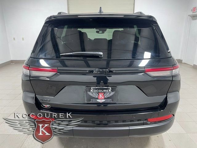 Used 2023 Jeep Grand Cherokee Altitude image 5