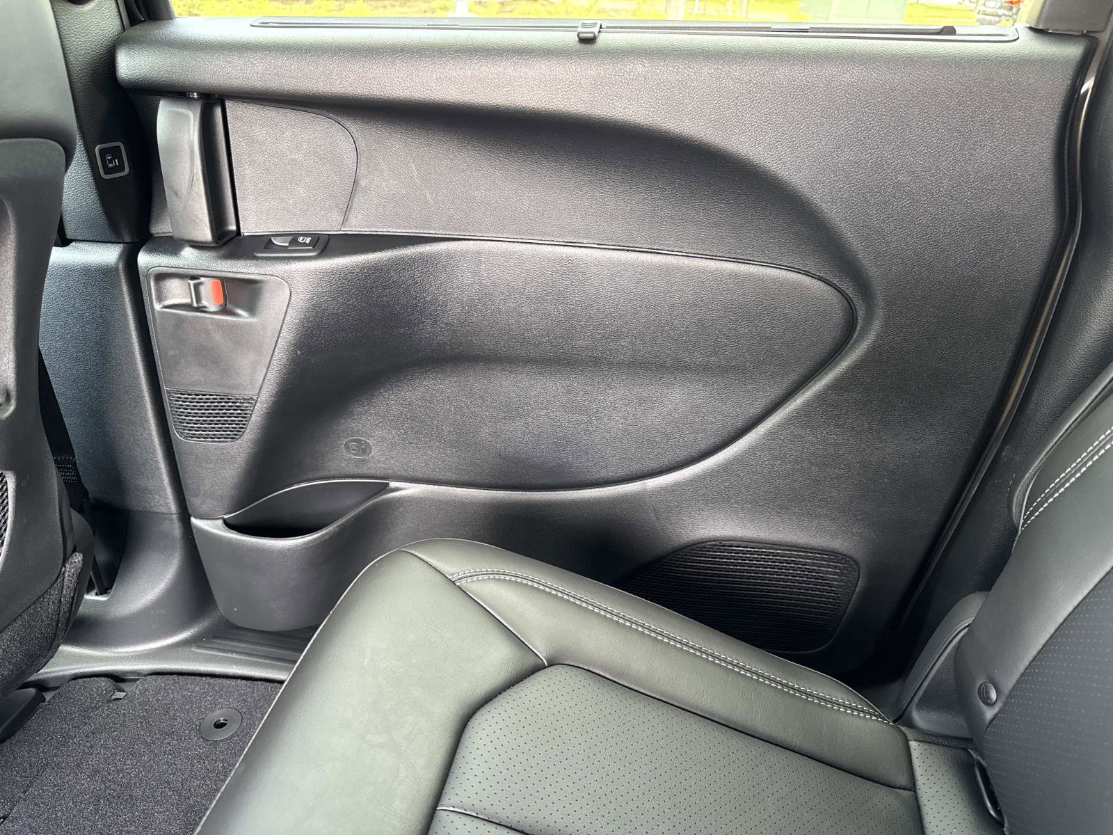 New 2026 Chrysler Pacifica Select image 14