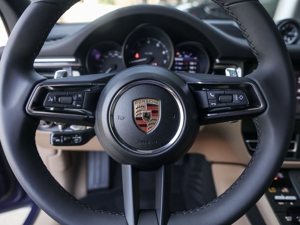 Certified 2026 Porsche Macan AWD/4WD image 18