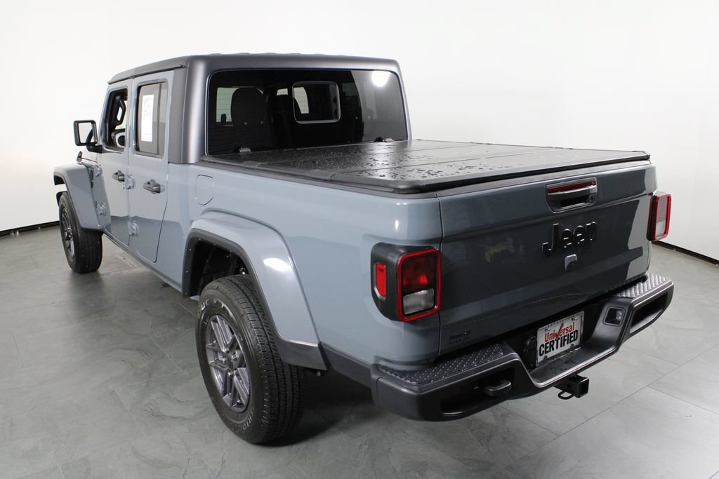 Used 2025 Jeep Gladiator Sport AWD/4WD image 3