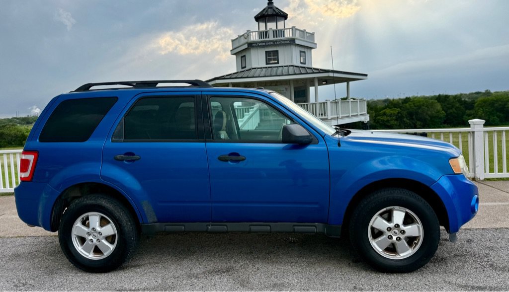Used 2011 Ford Escape XLT w/ 202A Rapid Spec Order Code FWD image 4