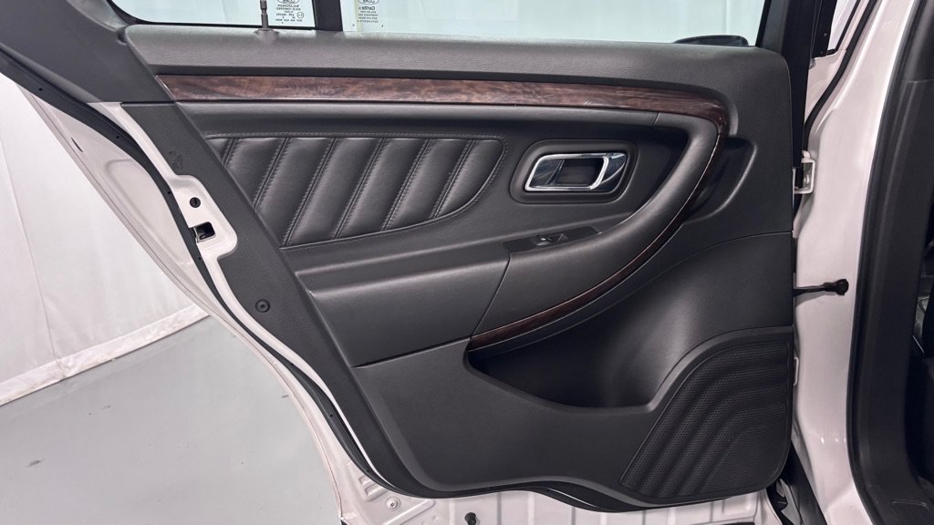 Used 2016 Ford Taurus Limited FWD image 24